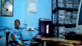 მიმზიდველი მუქი თმია ...